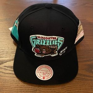 Brand new Mitchell and Ness Vancouver Grizzlies snapback hat